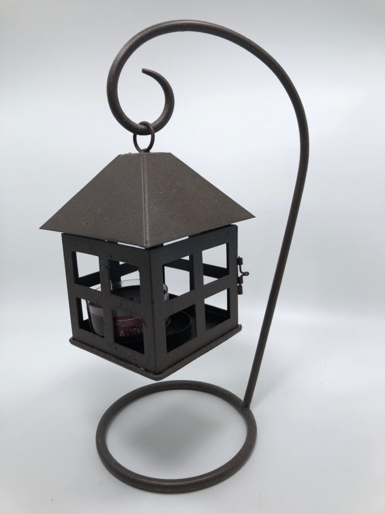 METAL CANDLE LAMP W/CANDLE.