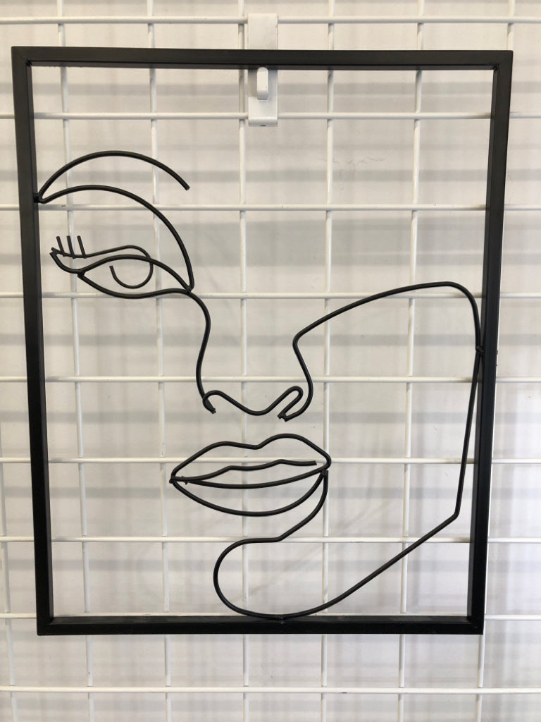BLACK METAL LADY EYE & LIPS WALL ART.