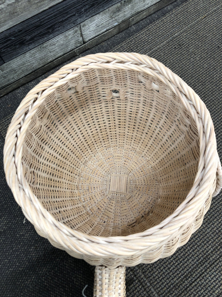 WICKER FISH SHAPED BASKET.