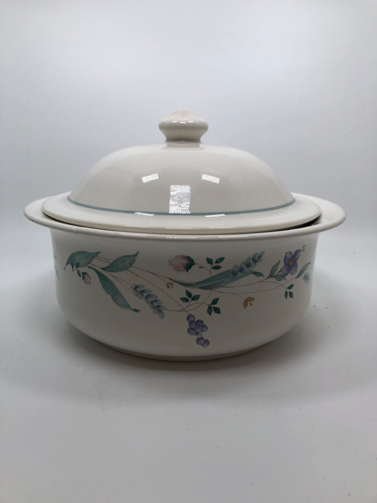 FLORAL PFALTZGRAFF CASSEROLE DISH W/LID.