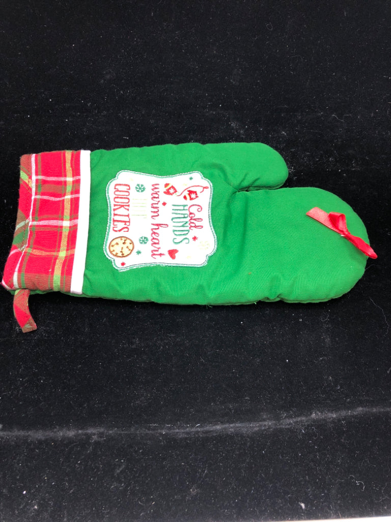 WARM HEARTS HOT COOKIES OVEN MITT.
