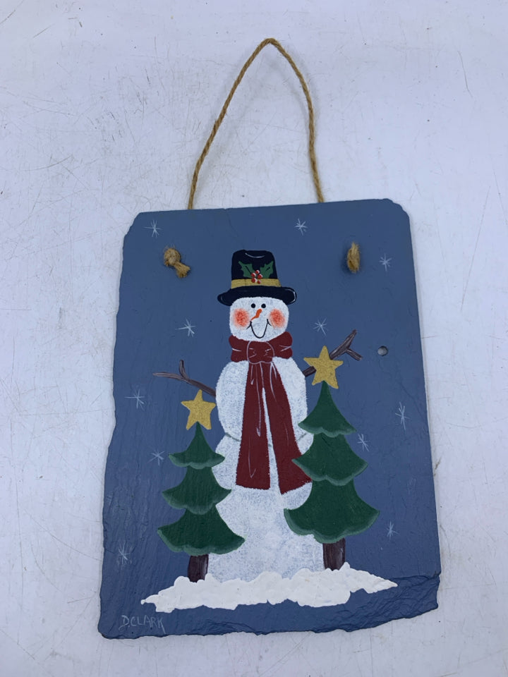 SMALL STONE SLATE W/ SNOWMAN 2 CHRISTMAS TREES INFRONT WALL HANGING.
