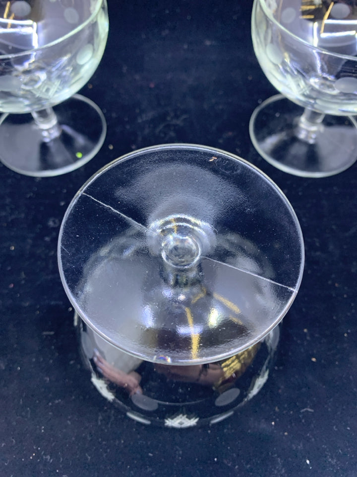 4 COUPE ETCHED GLASSES.