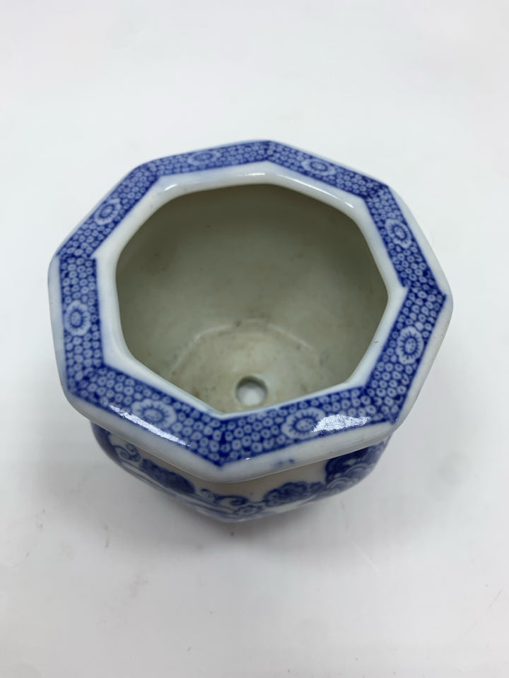 BLUE FLORAL OCTAGON SHAPED MINI POT.