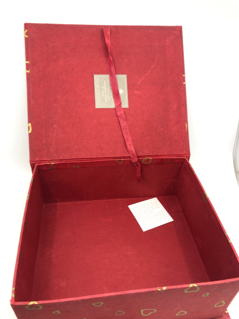 3 RED W/ GOLD HEARTS NESTING BOXES.