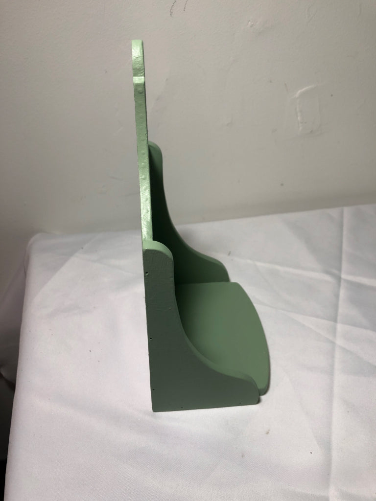 GREEN SHELF WALL HANGING.