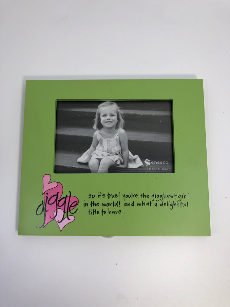 NWT GREEN "GIGGLE" PHOTO FRAME.