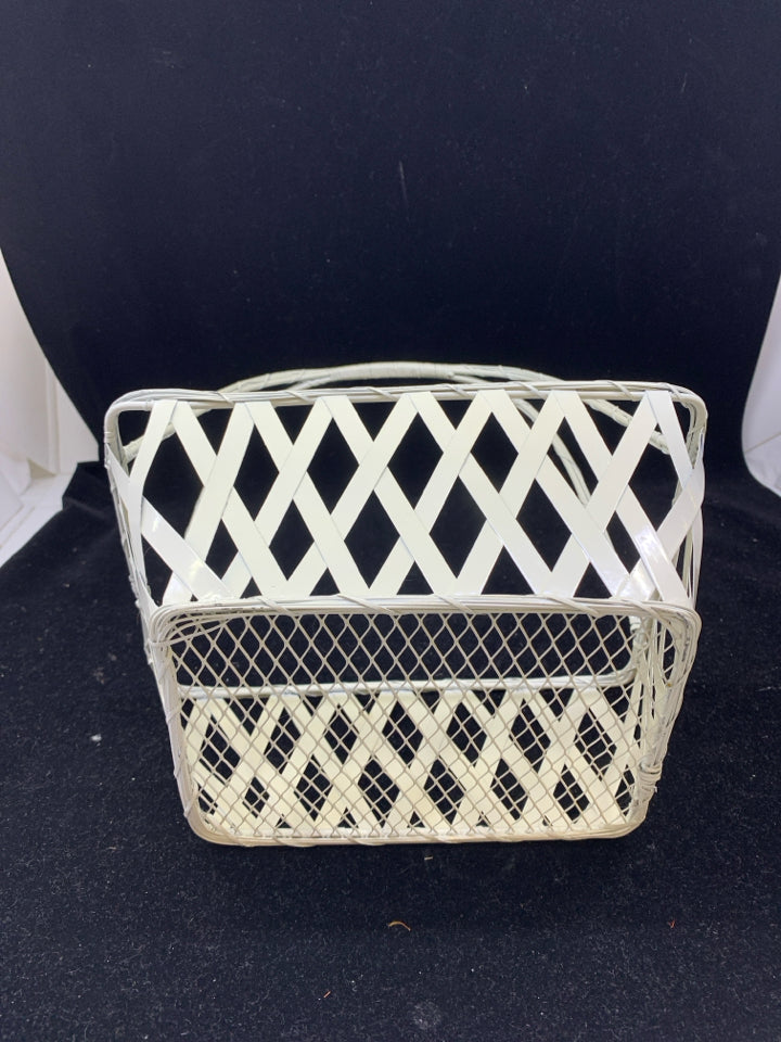 WHITE METAL BASKET W/ X DESIGN.