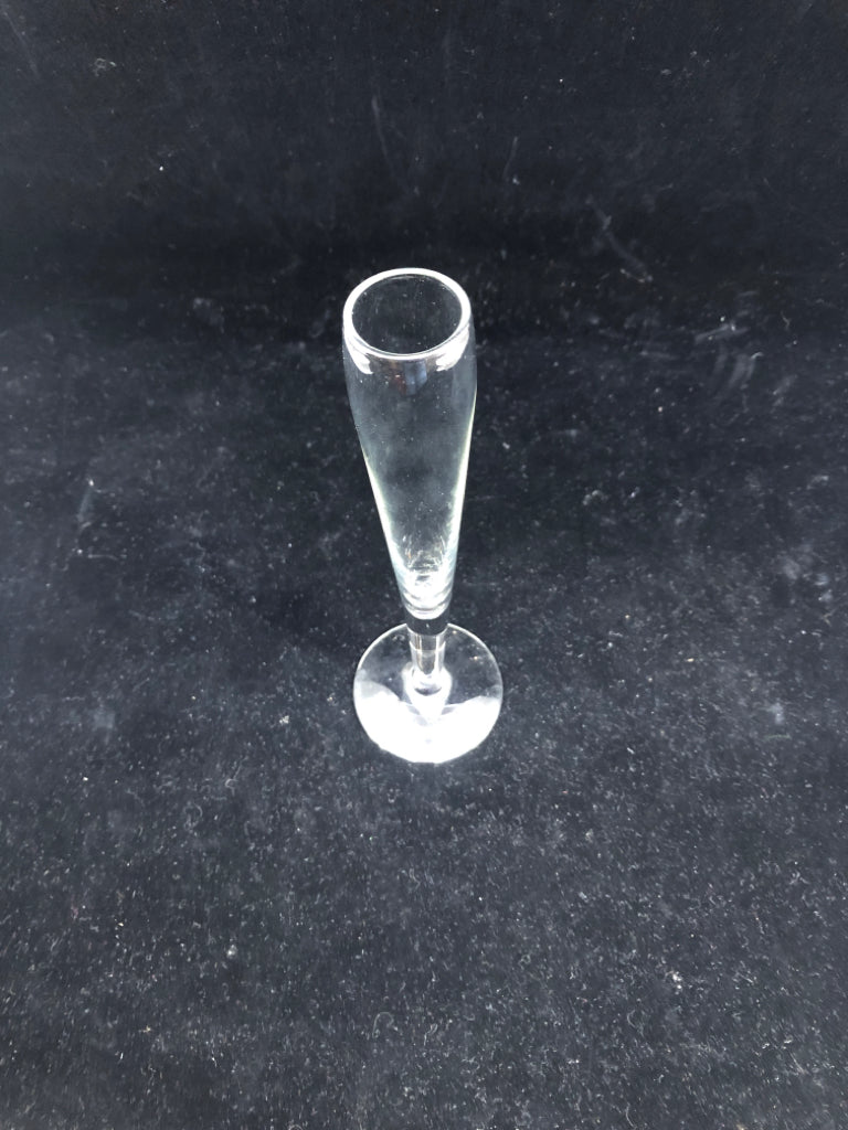 SKINNY FOOTED BUD VASE.