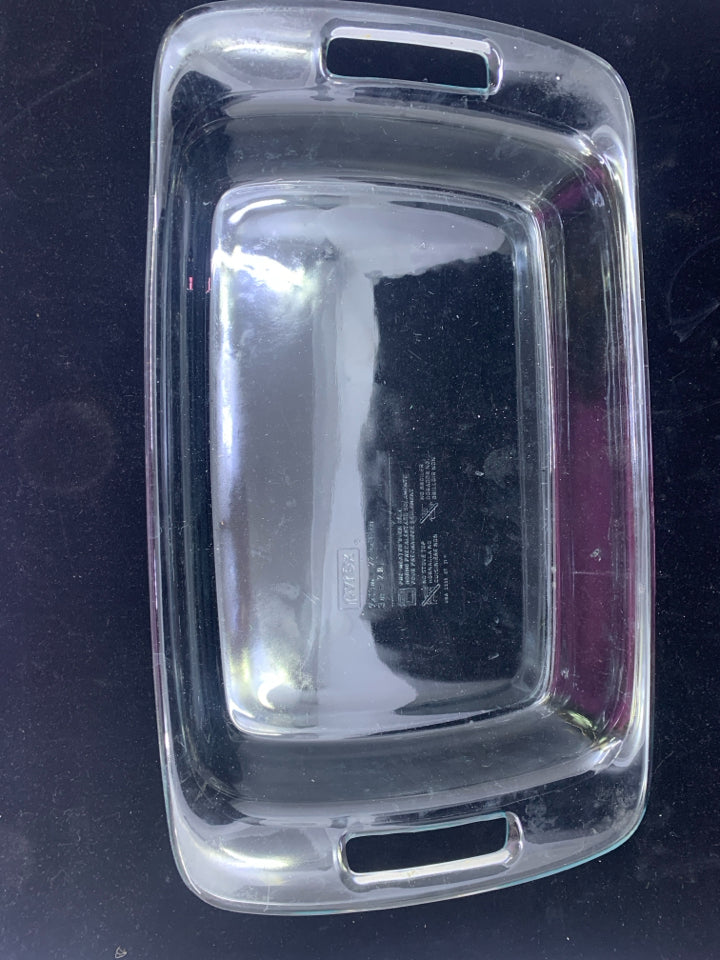 PYREX GLASS BAKING DISH W HANDLES.