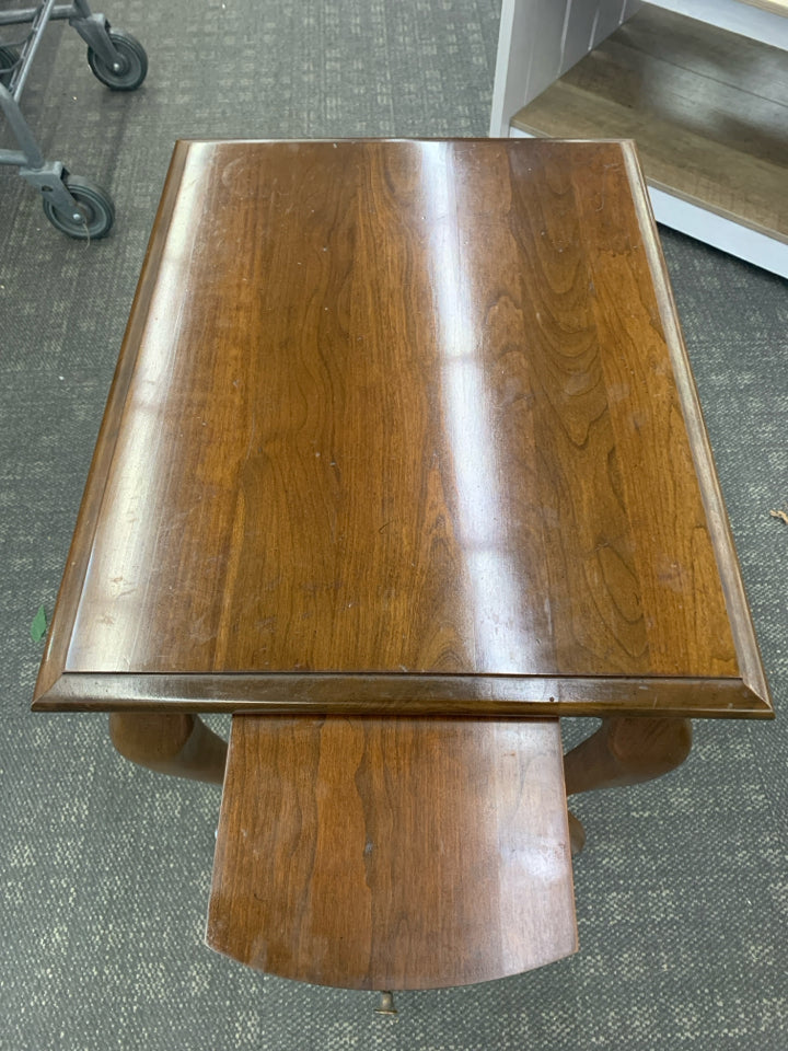 VTG WOODEN SIDE TABLE W/PULL-OUT TRAY.