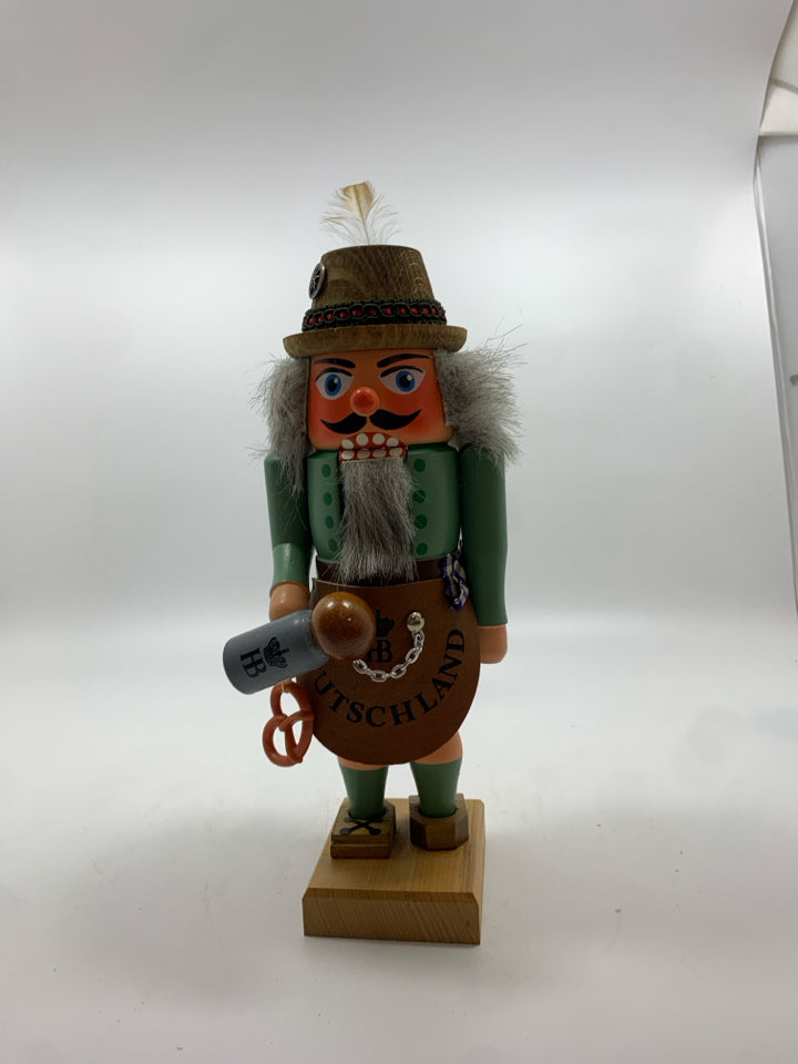 SHORT GERMAN DRESSED NUTCRACKER.