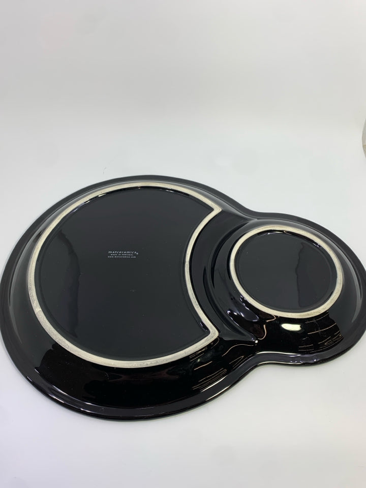 BLACK DIVIDED SERVING PLATTER.