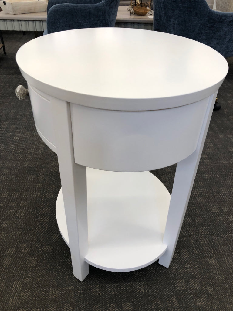 OVAL WHITE NIGHTSTAND W/DECORATIVE KNOB.