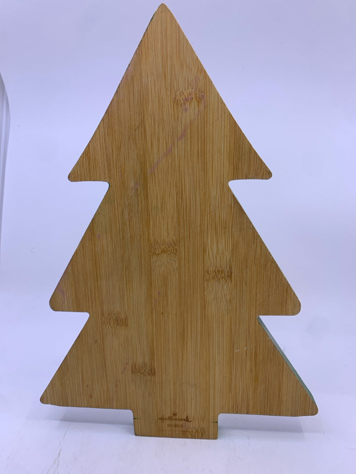 WOOD CHEESE BOARD TREE GREEN SIDES BURNT ORNAMENTS.