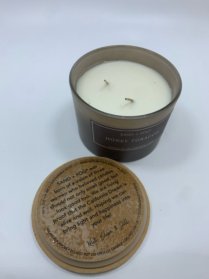 SAND+FOG HONEY TOBACCO 2 WICK CANDLE.