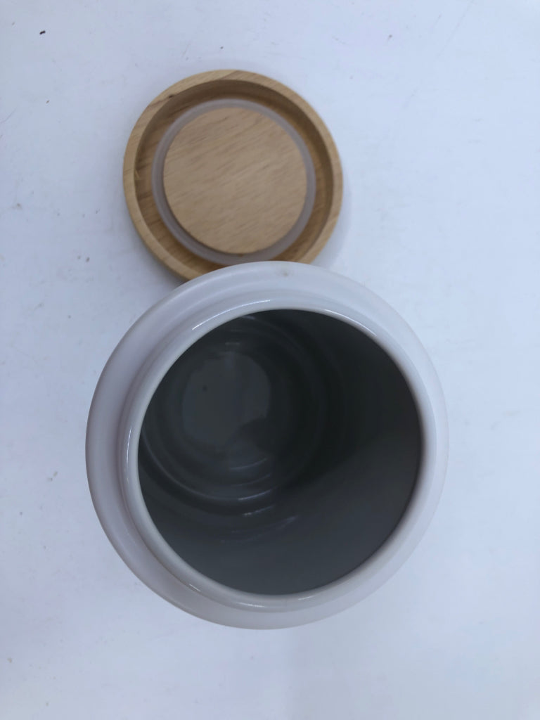 BLACK AND WHITE TEA CANISTER W WOOD TOP.