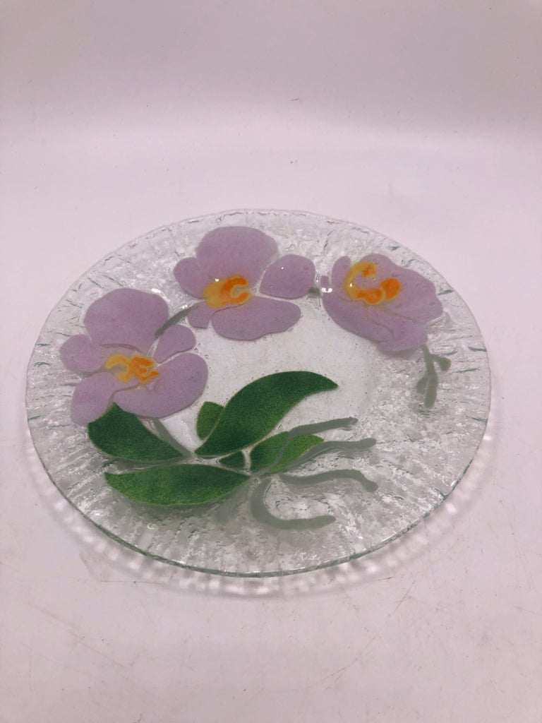 5 ASSORTED FUSED GLASS FLORAL LUNCH PLATES.