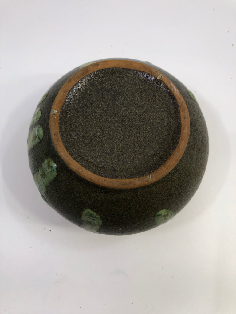 GREY W/YELLOW+BLUE DRIP GLAZE VASE.