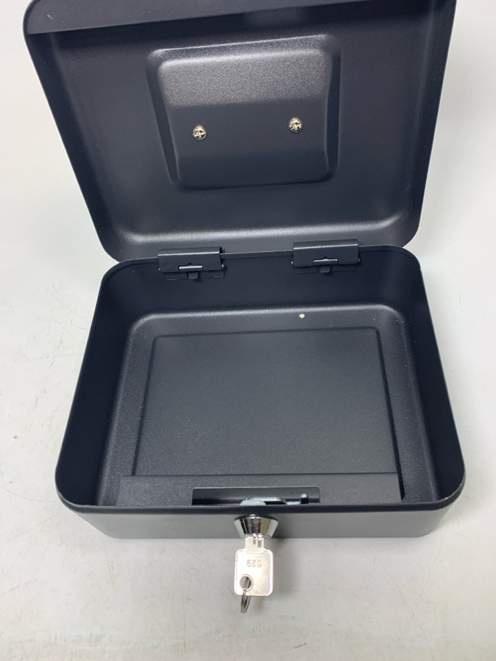 SMALL METAL LOCK SAFE W/ KEY.