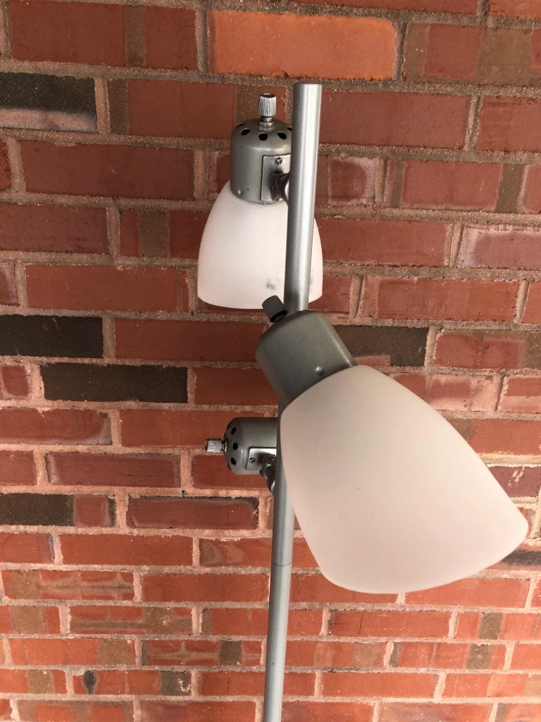 GREY MOVEABLE HEAD FLOOR LAMP.