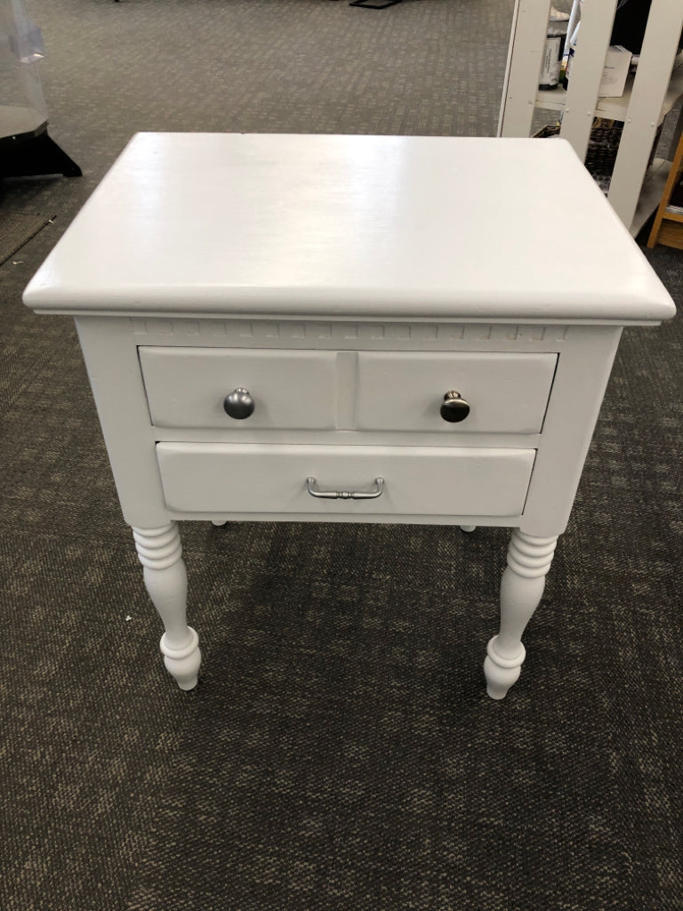 REFURBISHED WHITE NIGHTSTAND.