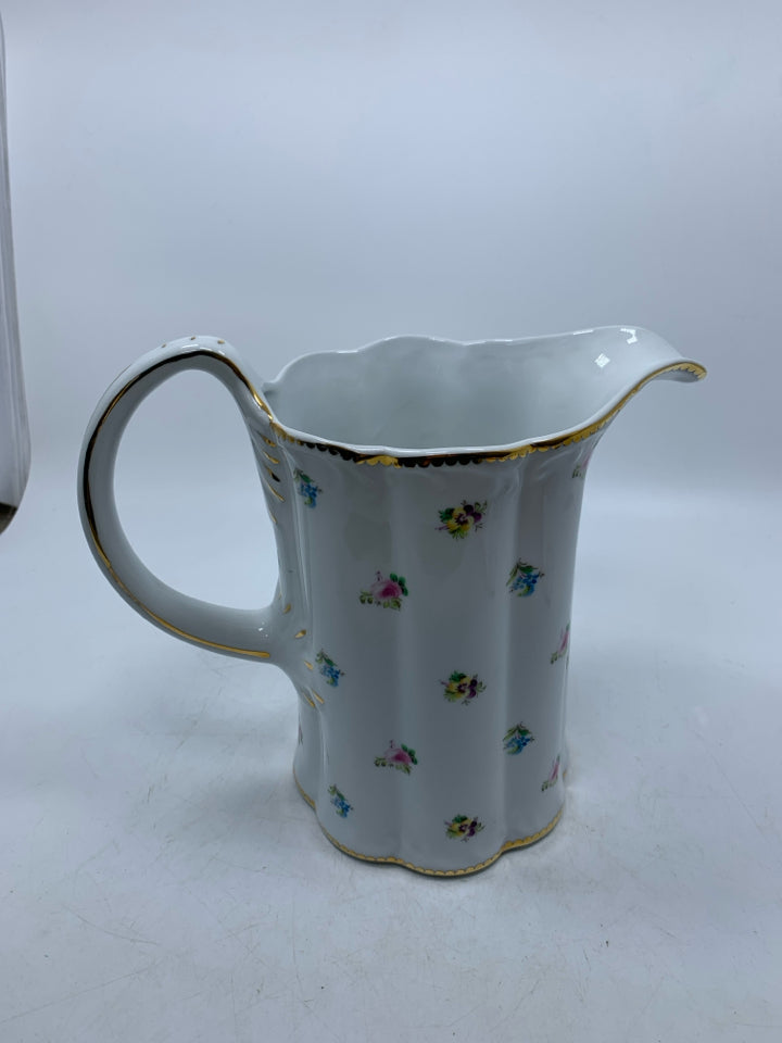 VTG FLORAL PITCHER W/ GOLD RIM.