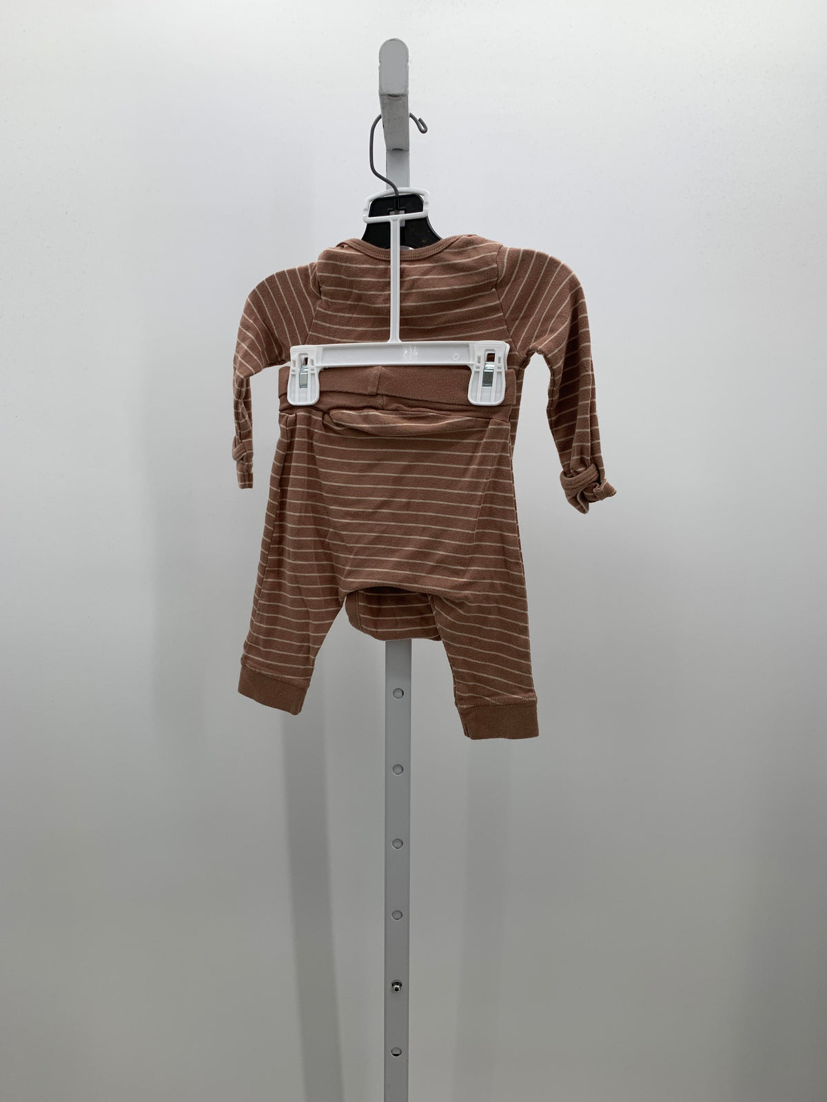 STRIPES SHIRT AND PANTS.