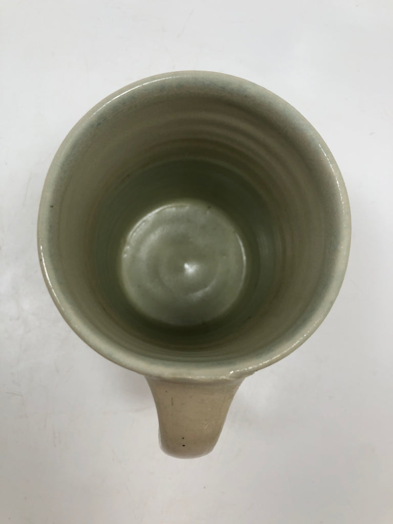 ARTISTS SCRIBBLE CERAMIC MUG.