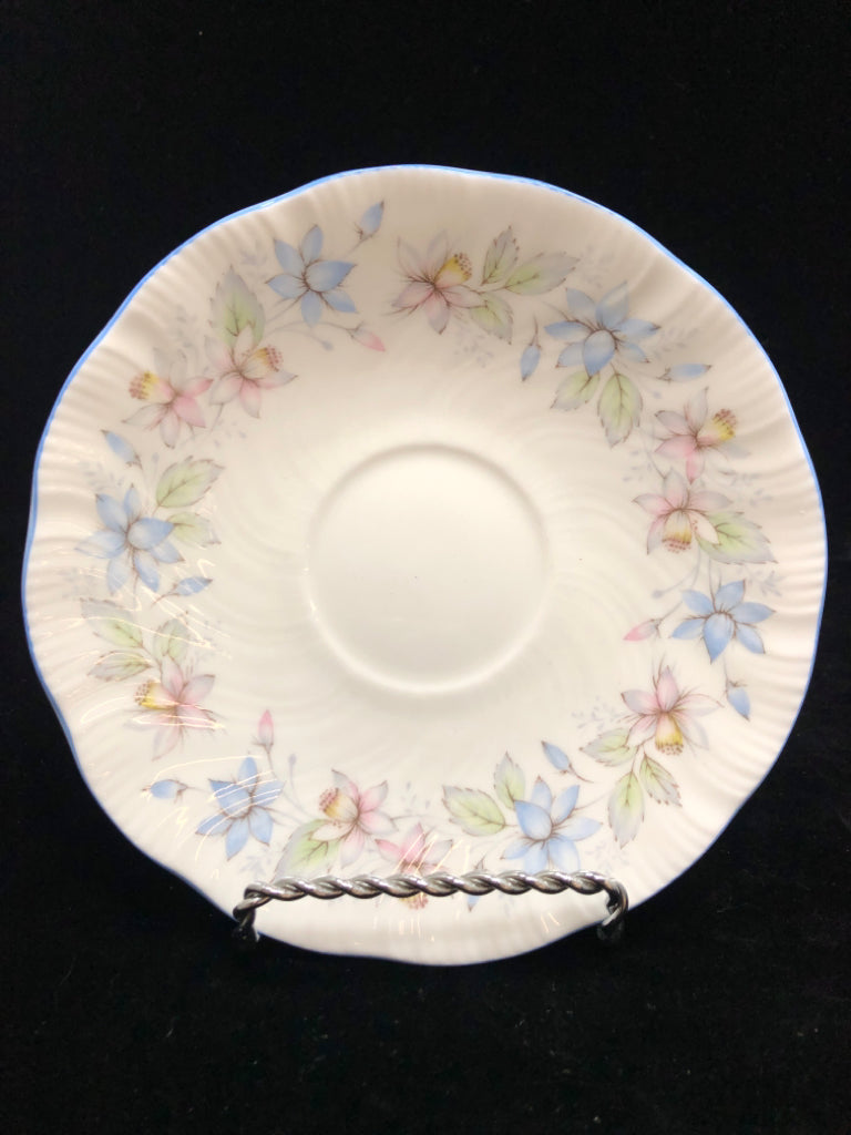 19PC VTG BLUE FLORAL TEA SET SRV FOR 6.