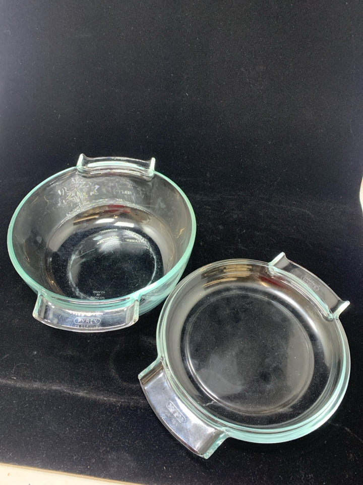 ROUND CLEAR GLASS PYREX CASSEROLE DISH W/LID.