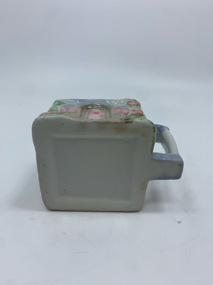 VTG CERAMIC COTTAGE-STYLE SUGAR & CREAMER SET.