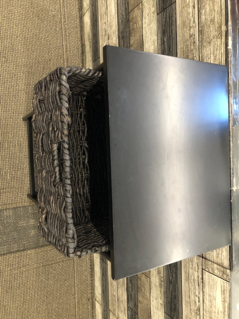 BLACK FOUR CUBE SHELF.