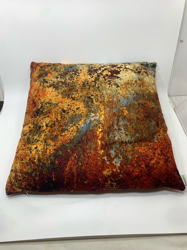 ABSTRACT ORANGE/RED PRINT PILLOW.