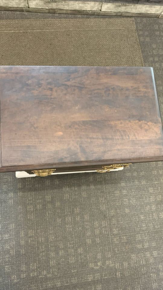 DRK WOOD/WHITE KINCAID NIGHTSTAND.