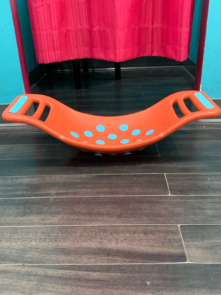 Fat Brain Toys Teeter Popper