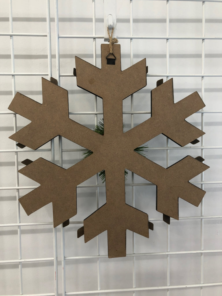 WOOD SNOWFLAKE W/PINECONES WALL HANGING.