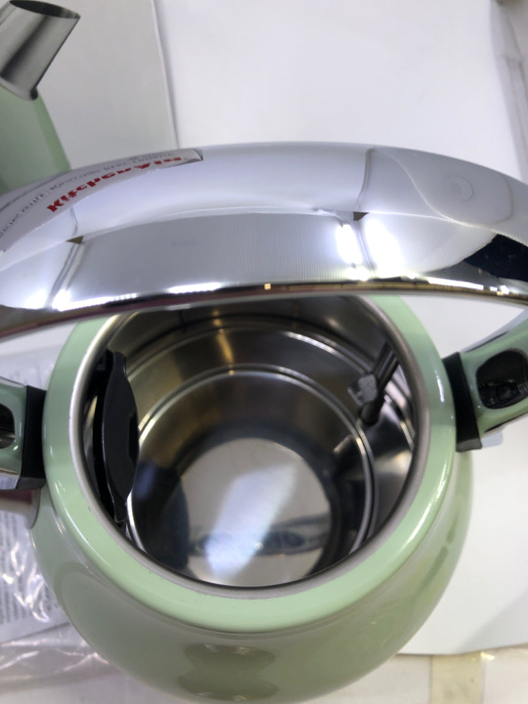 NIB KITCHEN AID ELECTRIC KETTLE- MINT GREEN