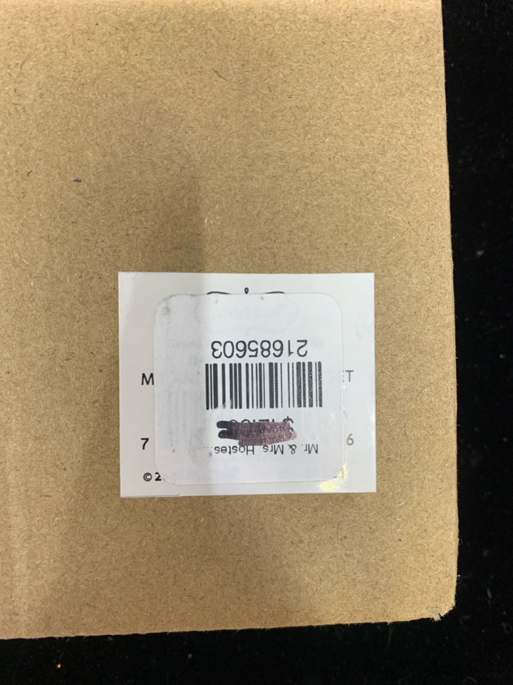 NIB MR AND MRS PLATTER & SPREADER
