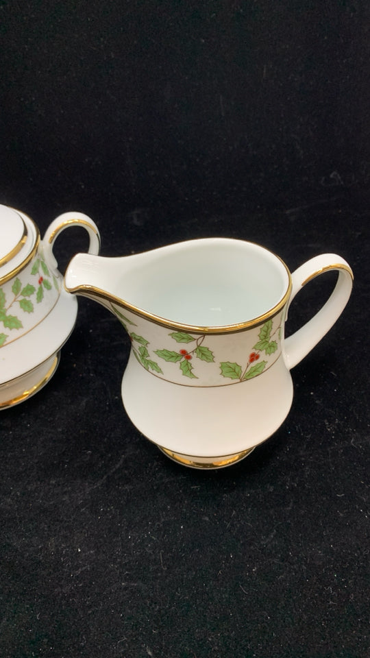 HOLLY & BERRY CHRISTMAS DISH SET SRV FOR 8- NORITAKE.