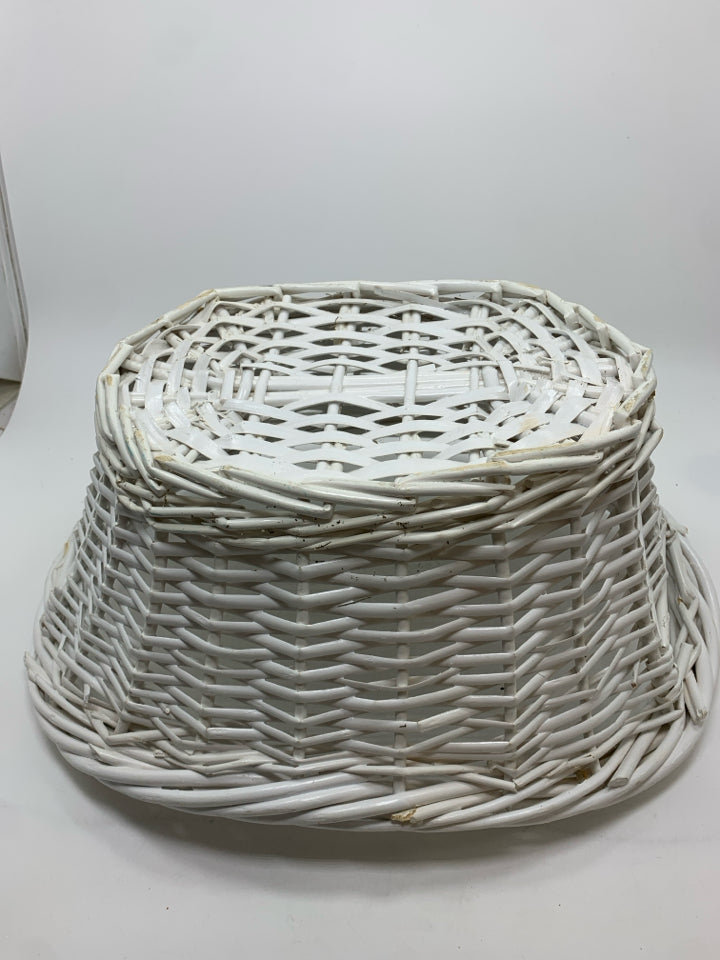 WHITE WOVEN BASKET.