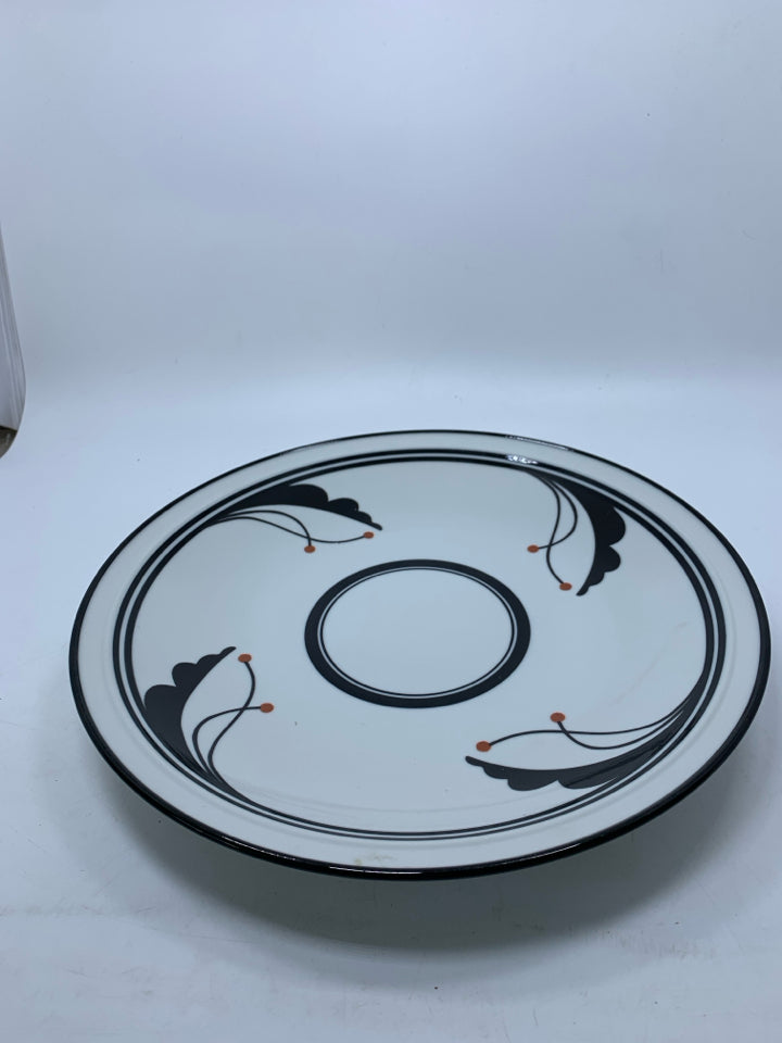 FOOTED CIRCLE PLATTER W// BLACK DESIGNS.