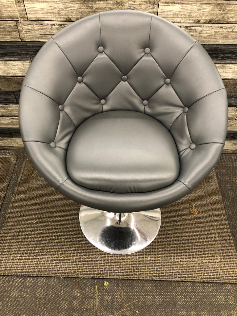 GREY FAUX LEATHER ROUND DESK CHAIR.
