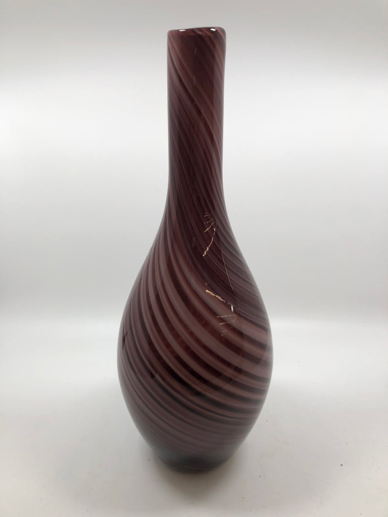 PURPLE AND WHITE SWIRL BLOWN GLASS VASE.