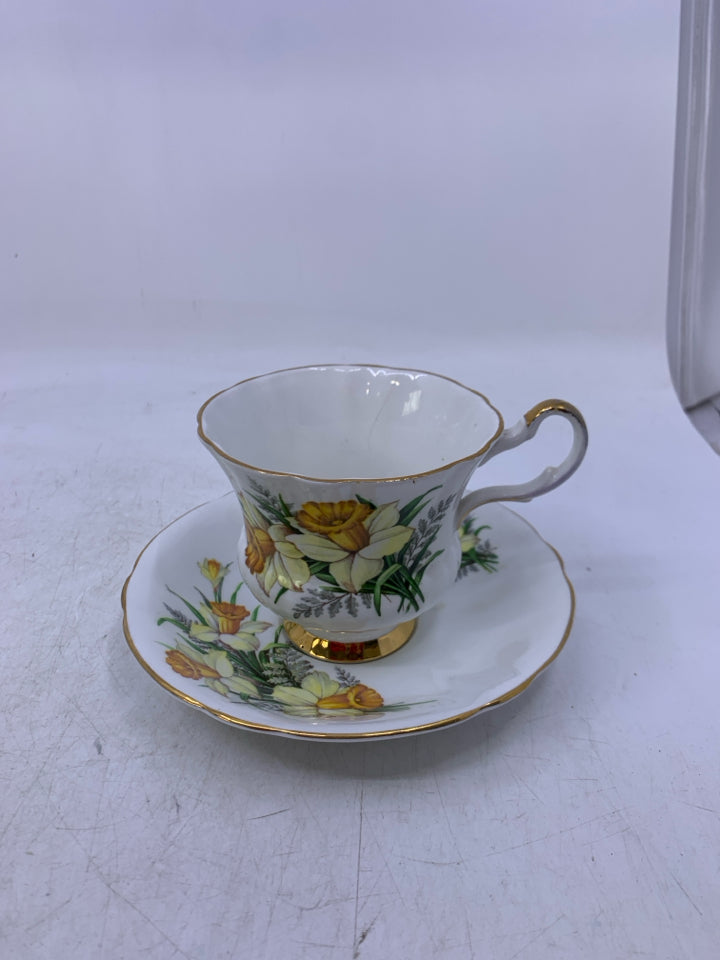 VTG WHITE W/ YELLOW FLOWERS GOLD RIM ROYAL LONDON.