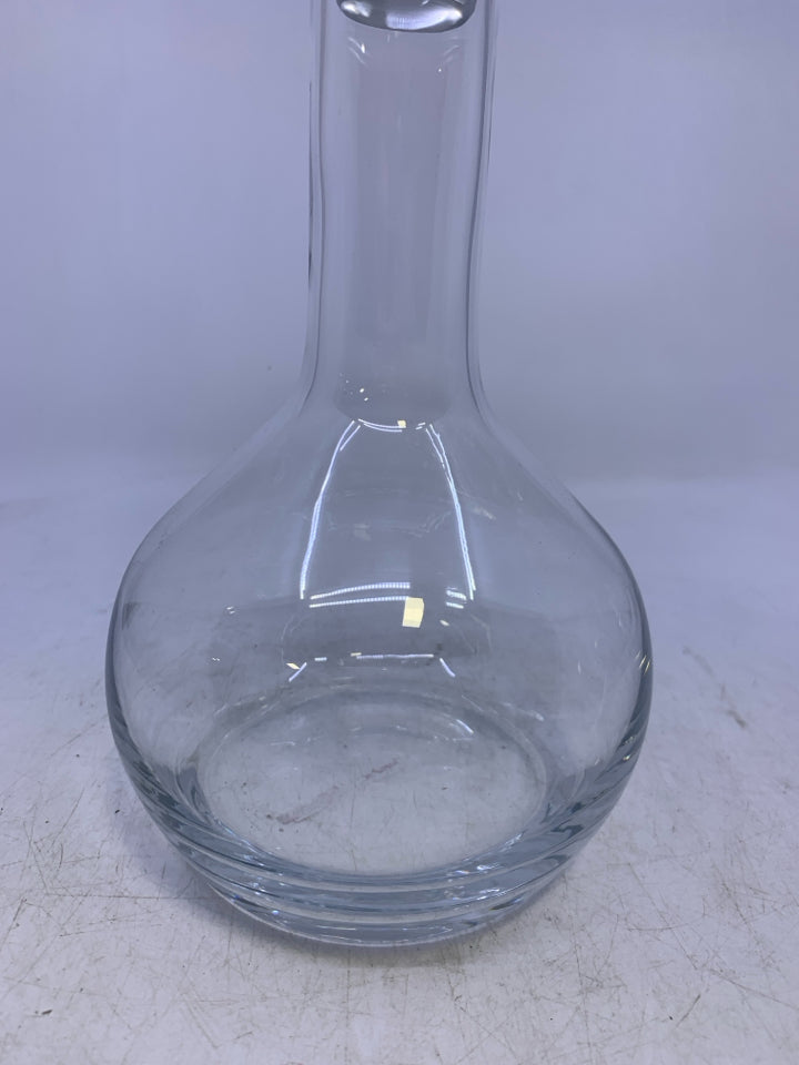 GLASS DECANTER WITH BALL STOPPER.