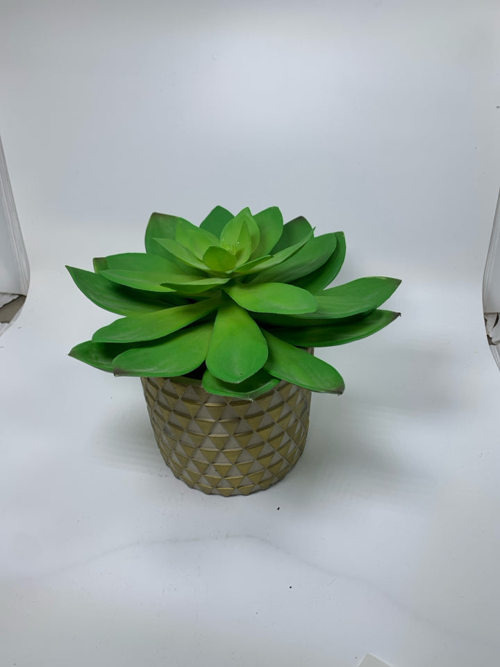 GOLD TRIANGLES PLANTER W/ LARGE FAUX SUCCULENT.