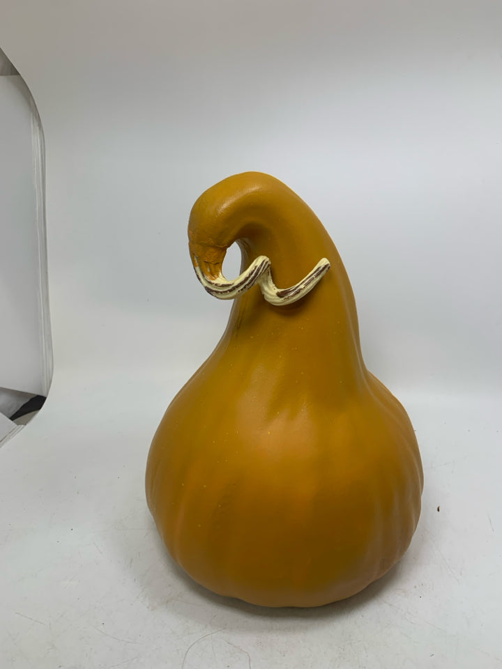 LIGHT WEIGHTED FOAM GOURD.