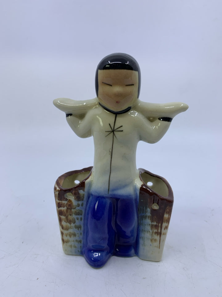 MAN W/ BLACK HAIR CARRYING SOMETHING ON SHOULD BLUE JEAN DOUBLE VASE/TOOTHPICK H