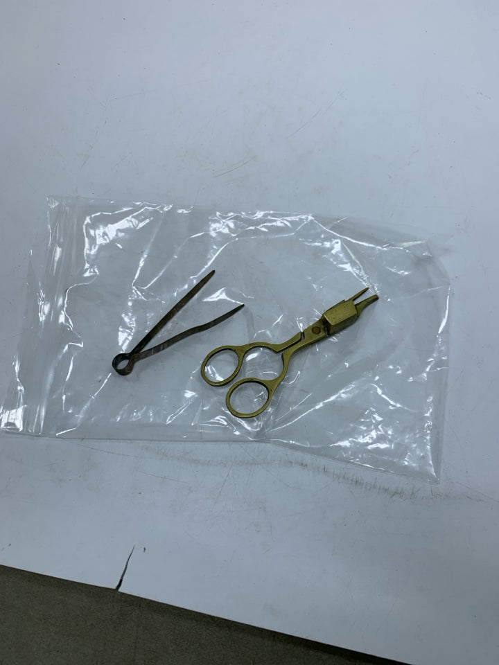 VTG METAL TWEEZERS/SCISSORS IN BAG.